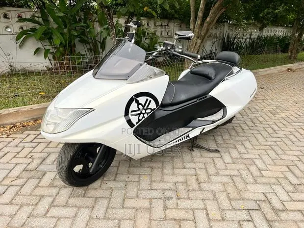 Motorcycle 2020 White · Photo 1