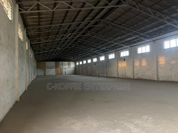 980 SQM Warehouse at North Kaneshie Industrial Area for Rent · Photo 4