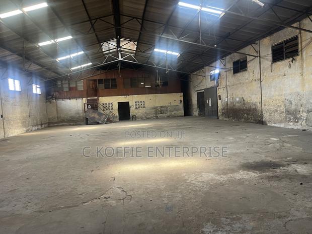 1500 SQM Warehouse With Offices at Circle for Rent · Photo 1