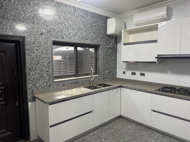 5bdrm House in East Legon for rent · Photo 3