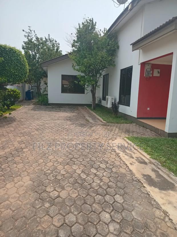 4bdrm House in Emefs Estate Afieya, Tema Metropolitan for rent · Photo 3