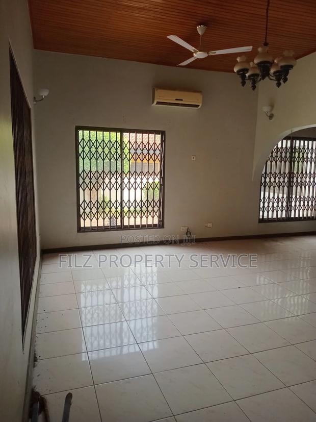 4bdrm House in Emefs Estate Afieya, Tema Metropolitan for rent · Photo 6