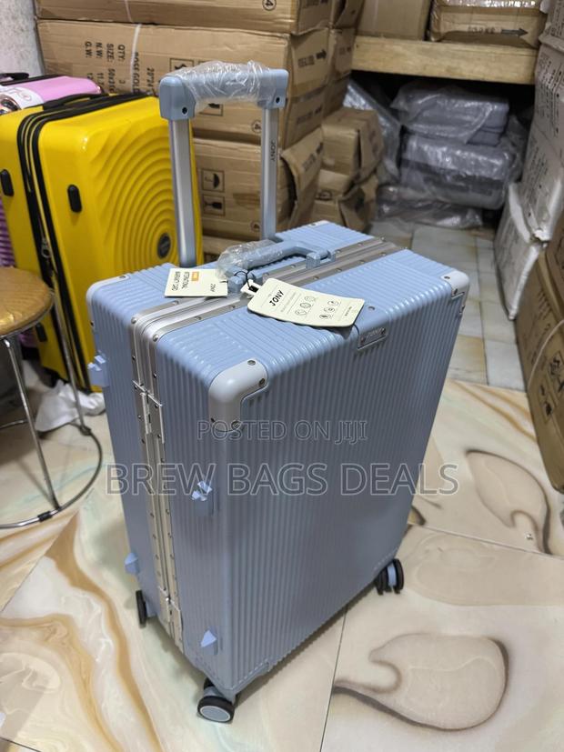 Quality Jony Medium Size 24 Inches Aluminum Edge Zipless Suitcase · Photo 3