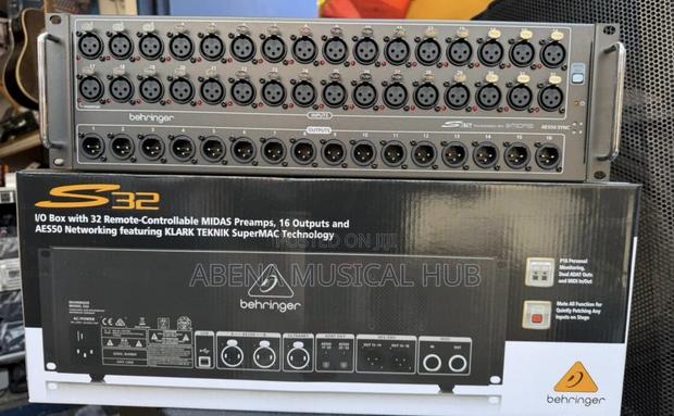 S32 Digital Mixer Behringer · Photo 1