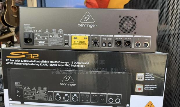 S32 Digital Mixer Behringer · Photo 2