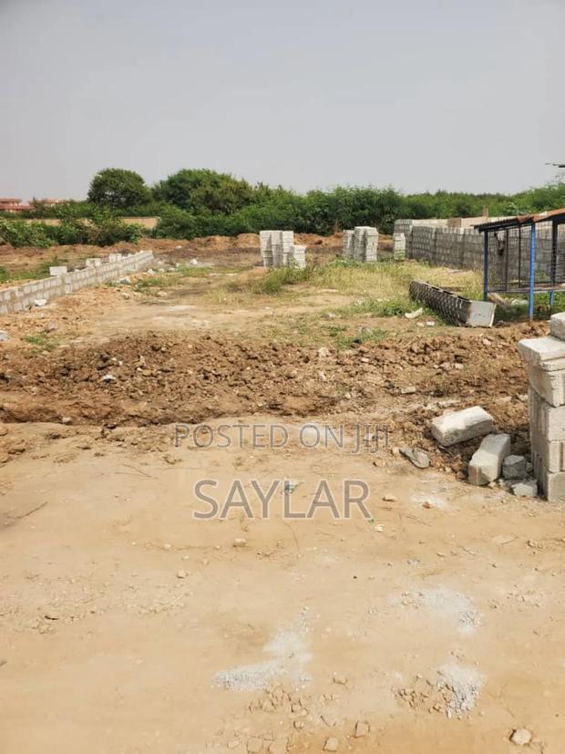 Very Nice Half Plot Comm19 for Sale · Photo 3