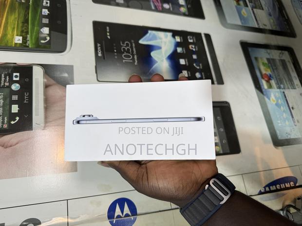 New Apple iPhone Air 256 GB Blue · Photo 2