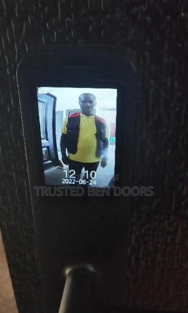 Paladin Turkey Biometric Smart Lock With Video Camera · Photo 1