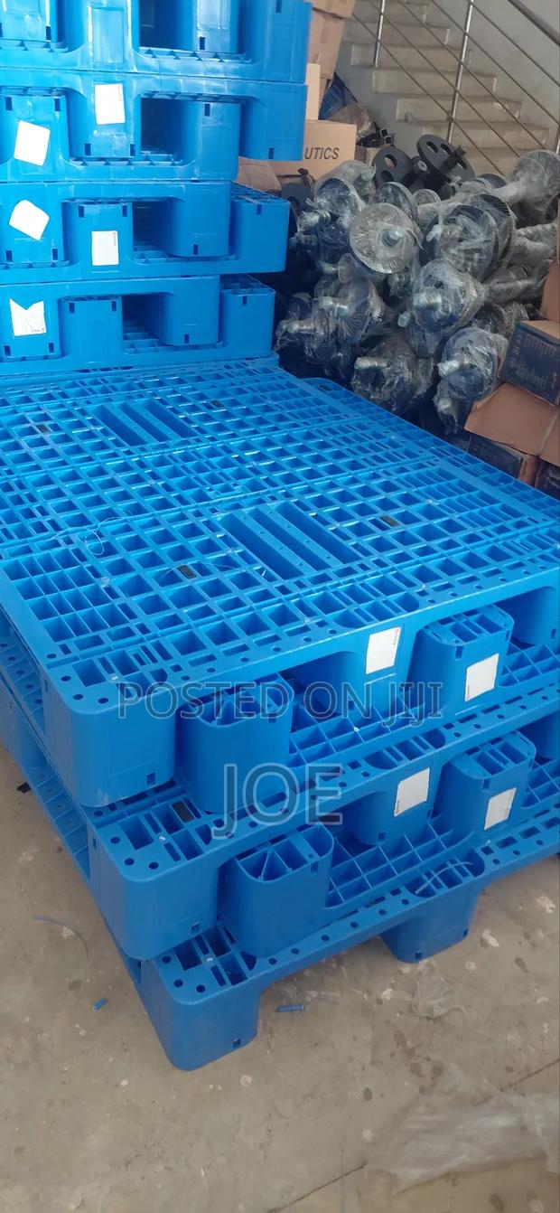 Plastic Pallet · Photo 2