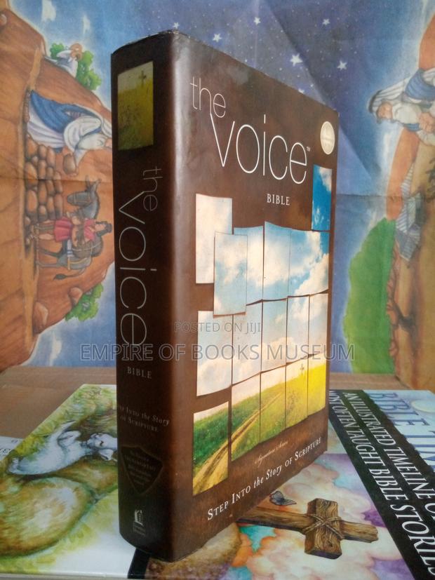 The Voice Bible: Step Into the Story of Scripture Illustrated · Photo 1