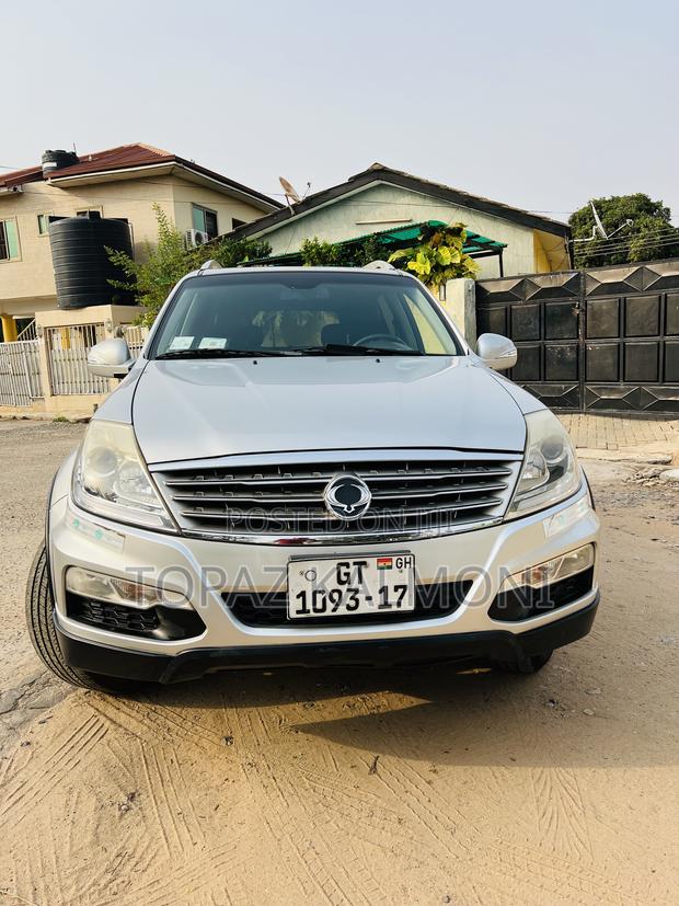 SsangYong Rexton 2016 Silver · Photo 5