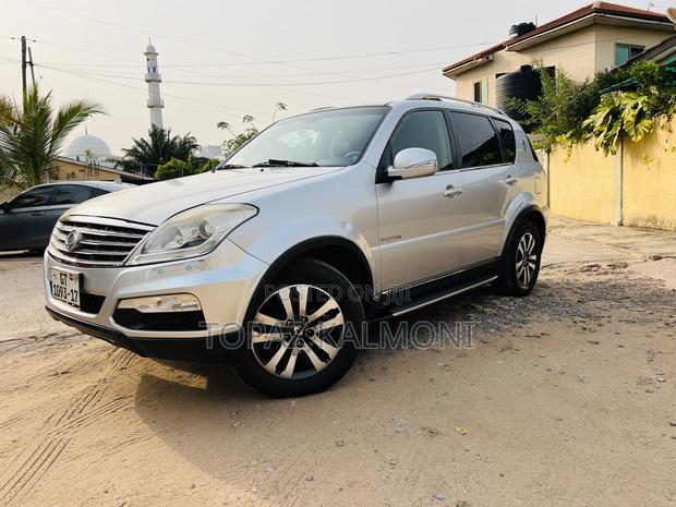 SsangYong Rexton 2016 Silver · Photo 2