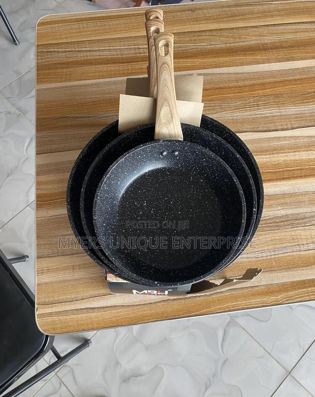 Easy to Clean 3pcs Non Stick Frying Pan · Photo 1