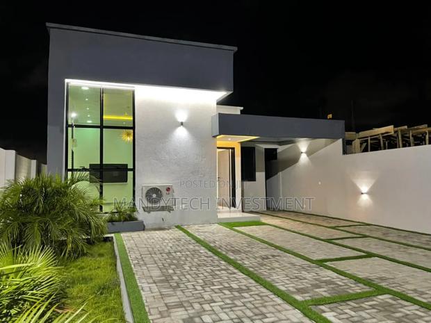 3bdrm Duplex in School Junction for sale · Photo 2