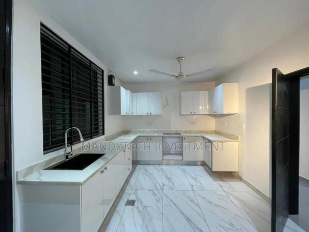 3bdrm Duplex in School Junction for sale · Photo 5