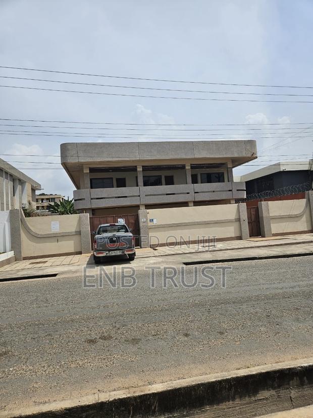 7bdrm House in Achimota, Mile 7 for sale · Photo 2