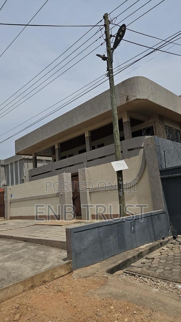 7bdrm House in Achimota, Mile 7 for sale · Photo 3