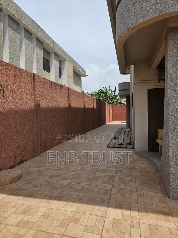 7bdrm House in Achimota, Mile 7 for sale · Photo 6