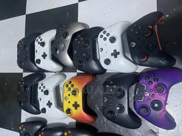 Xbox One S and 360 Original Home Use Controllers · Photo 1