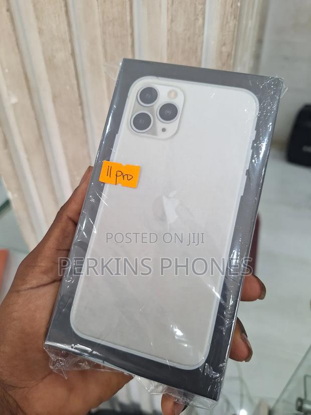 New Apple iPhone 11 Pro 64 GB Silver · Photo 1