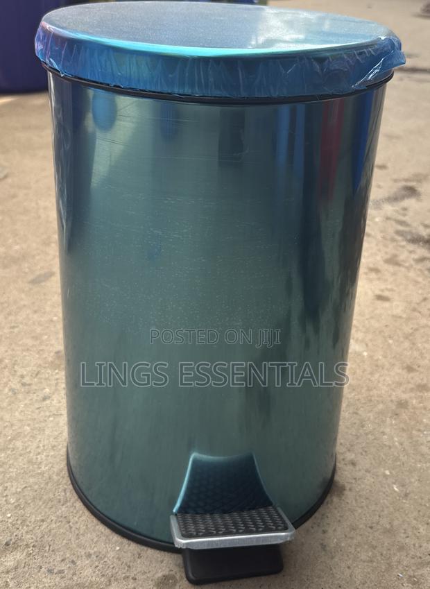 Stainless Steal Dust Bin · Photo 1