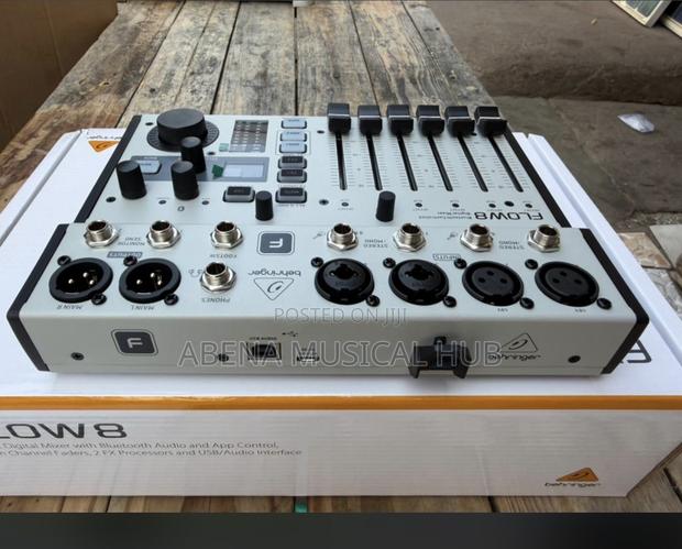 Flow 8 Digital Mixer · Photo 2