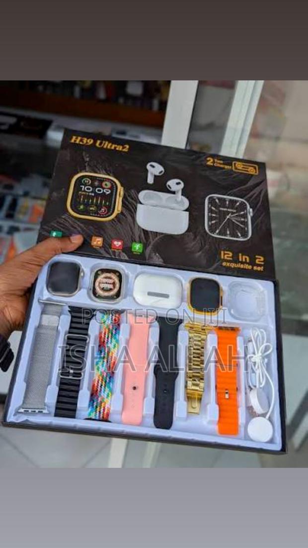 3Ultra Smartwatch With Pod and 7straps · Photo 3