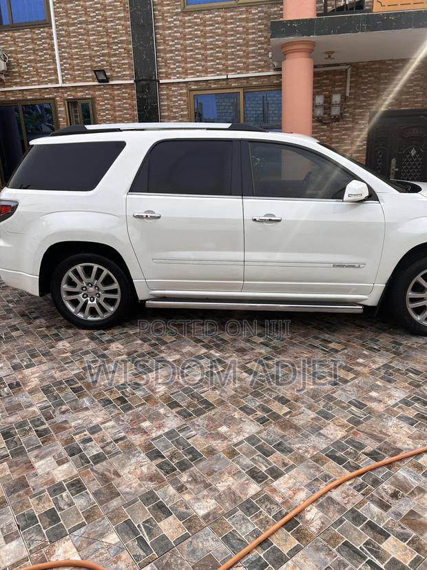 GMC Acadia Denali AWD 2014 White · Photo 3