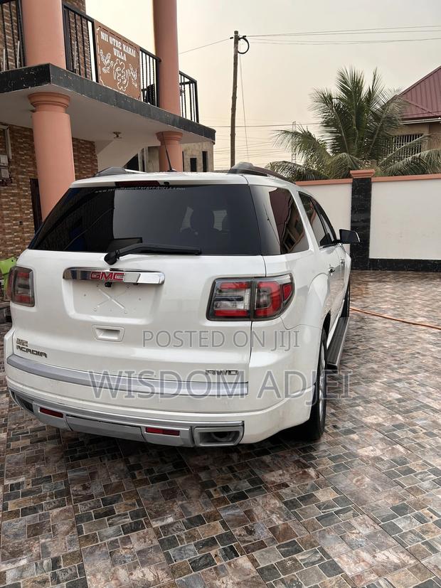 GMC Acadia Denali AWD 2014 White · Photo 4