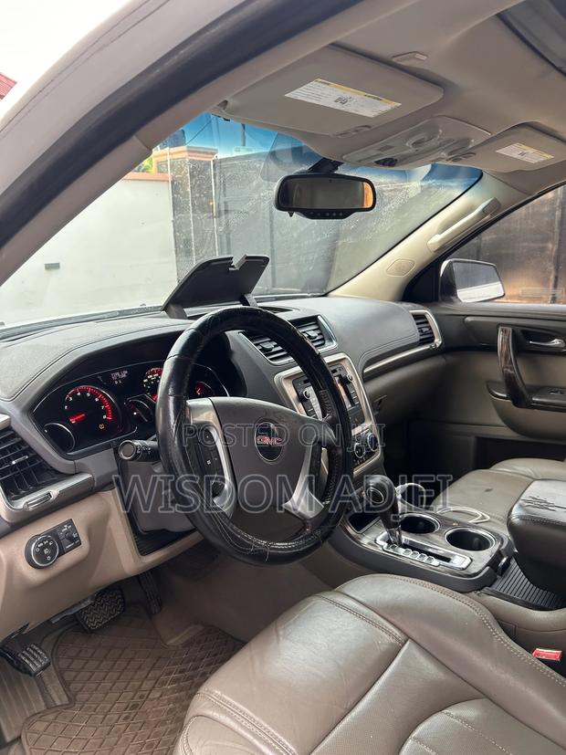 GMC Acadia Denali AWD 2014 White · Photo 7