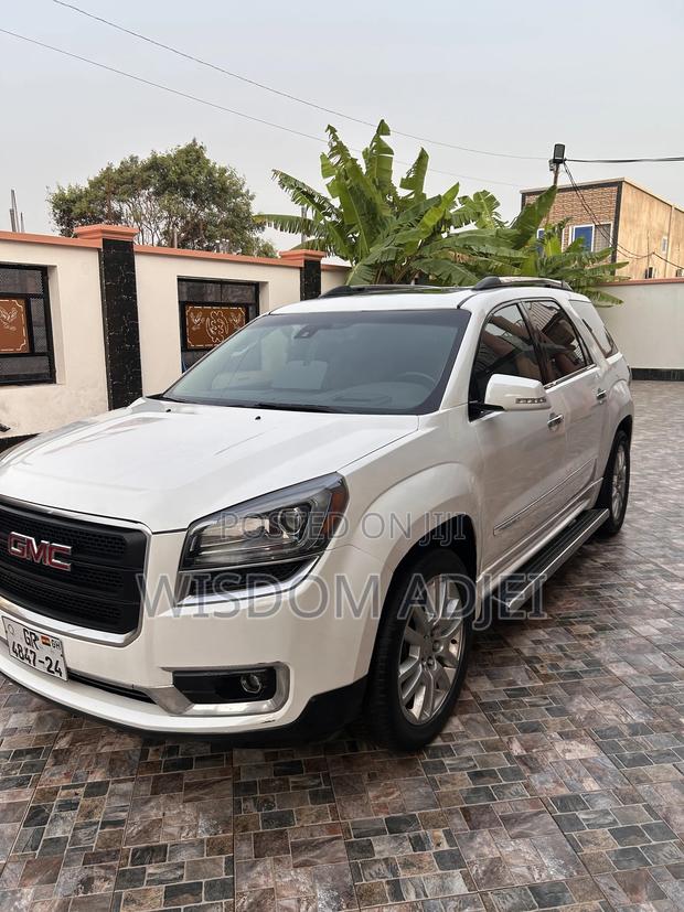 GMC Acadia Denali AWD 2014 White · Photo 8