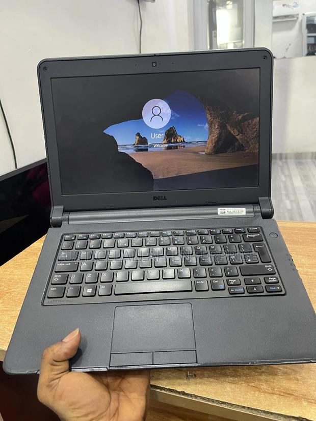Laptop Dell Latitude 3350 4GB Intel HDD 320GB · Photo 2