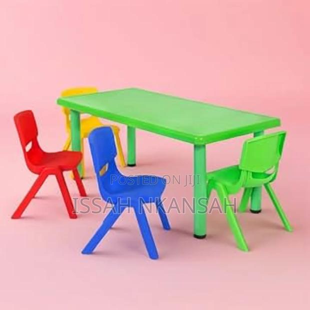 Clearance Plastic Chairs for Kids · Photo 1