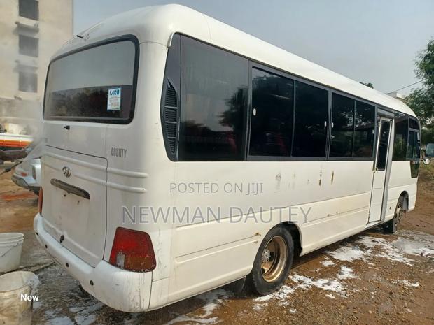Hyundai County 2014 White · Photo 2