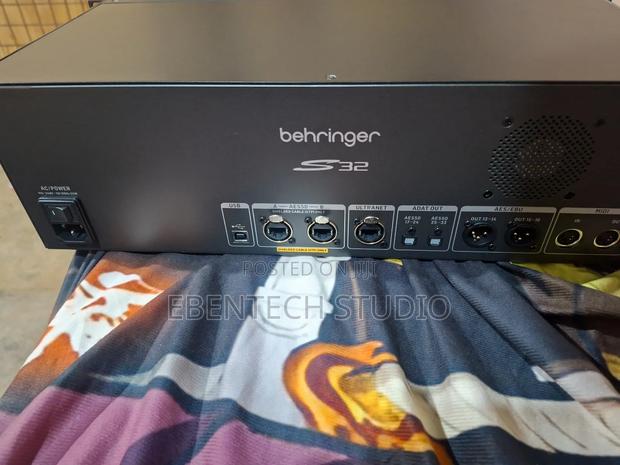Behringer S32 Stagebox for Rent · Photo 4