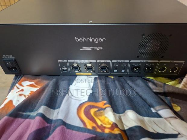 Behringer S32 Stagebox for Rent · Photo 5
