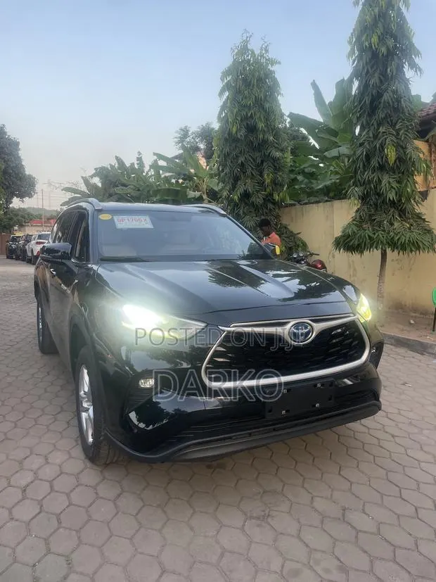 Toyota Highlander XLE 2022 Black · Photo 1
