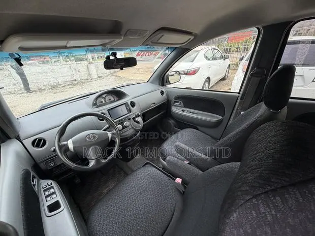 Toyota Sienta 1.5 FWD 2013 Burgundy · Photo 1