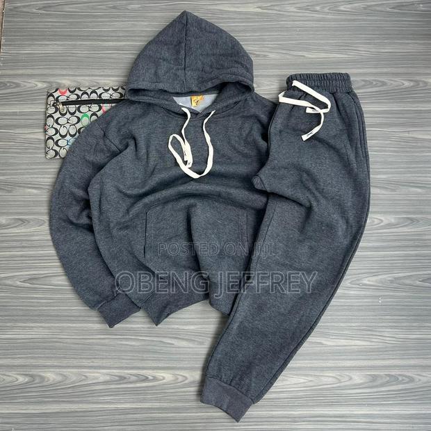 Original Hoodie and Joggers in Colours · Photo 4