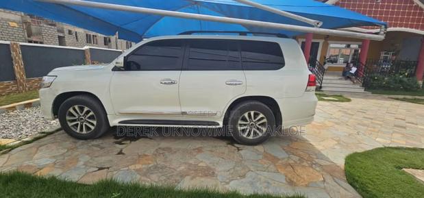 Toyota Land Cruiser 2017 White · Photo 7