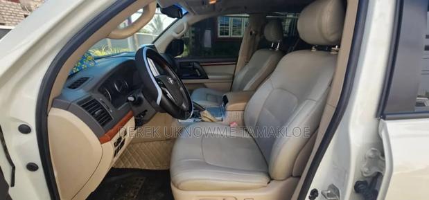 Toyota Land Cruiser 2017 White · Photo 4