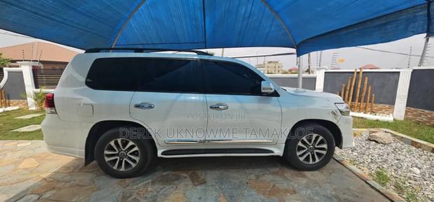 Toyota Land Cruiser 2017 White · Photo 3