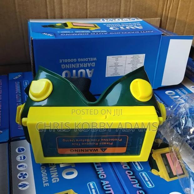 Auto Darkening Welding Goggles – Strong Eye Protection · Photo 4