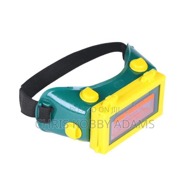 Auto Darkening Welding Goggles – Strong Eye Protection · Photo 6