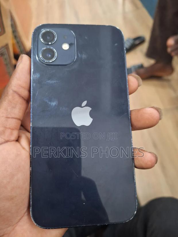 Apple iPhone 12 64 GB Gray · Photo 2