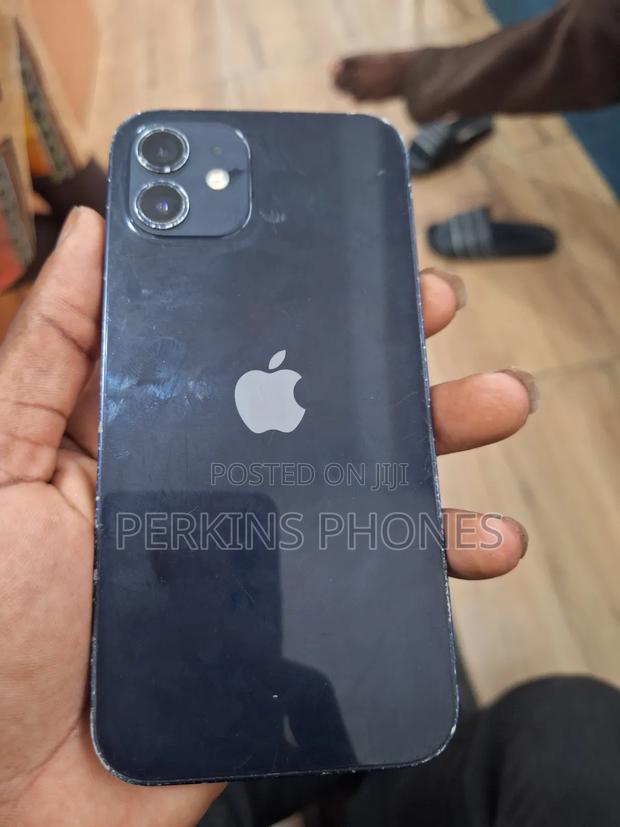 Apple iPhone 12 64 GB Gray · Photo 1