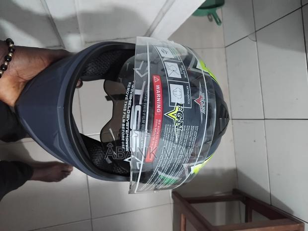 Adult Motor Helmet · Photo 5