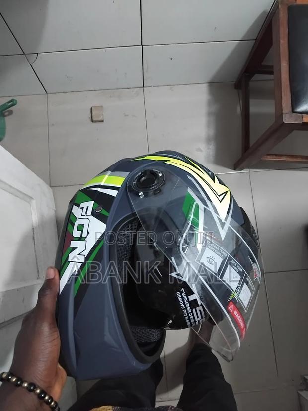 Adult Motor Helmet · Photo 2