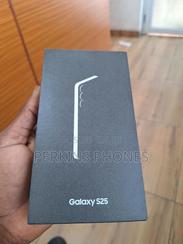 New Samsung Galaxy S25 256 GB Blue · Photo 1