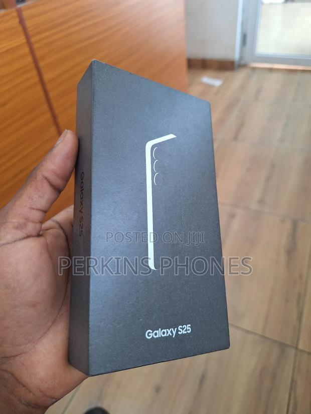 New Samsung Galaxy S25 256 GB Blue · Photo 2